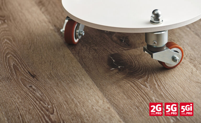 FL_PRO_Castor chair_03_redlogo (1)